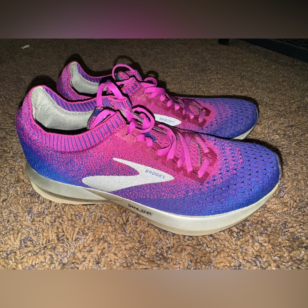 Brooks levitate 2 tennis shoes size 8
